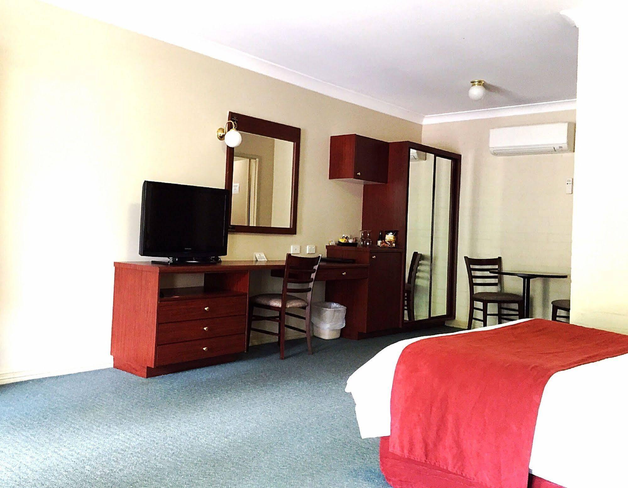 Town Square Motel Orange Esterno foto